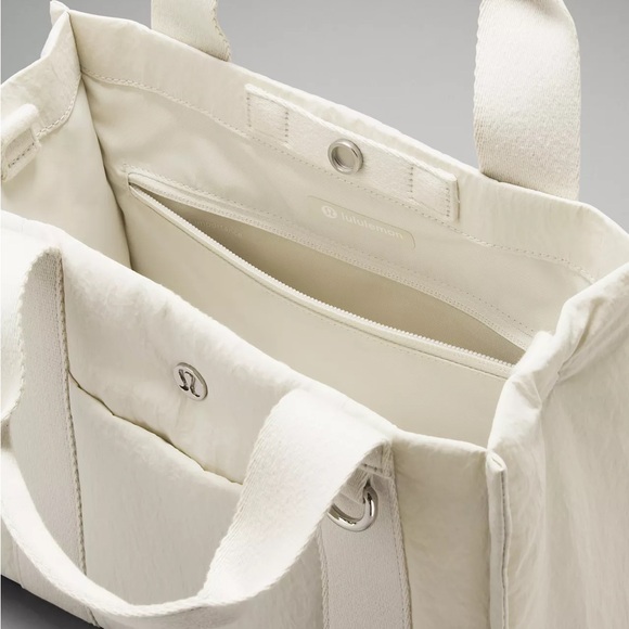 Lululemon Boxy Mini Tote Bag 4.5L- Bone - Picture 4 of 6